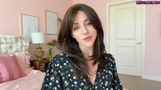 Savvy Star – Kissing Lessons with stepMom